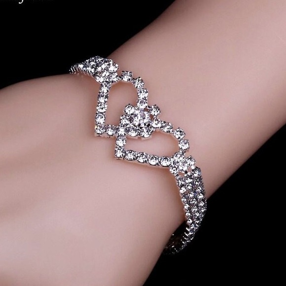 Linked Hearts gem Beacelet - Picture 2 of 2